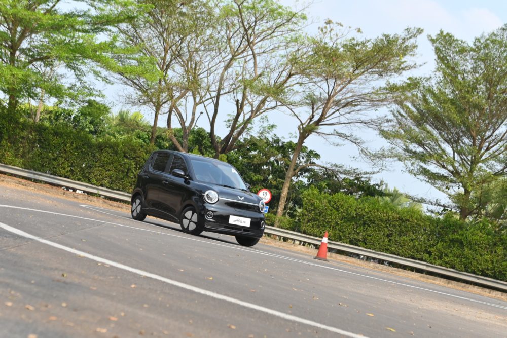wuling aira ev warna hitam
